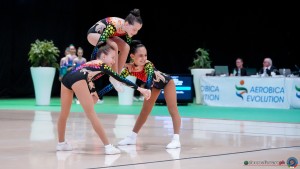 aili   arrigoni   triangeli movida tr sfe06829a copia simone ferraro ph